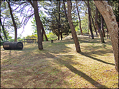 Frigolandia, area del parco con giochi per bambini e tavolini all'aperto per pic-nic, letture e relax. Vacanze economiche in Umbria tra arte e natura. Soggiorni a Giano dell'Umbria a basso costo.